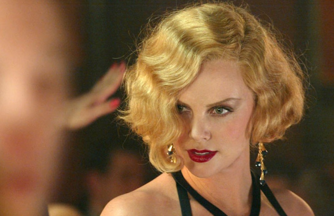 Charlize Theron - posągowa piękność o traumatycznej przeszłości. Jak została gwiazdą Hollywood?